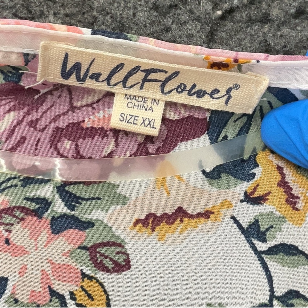 Wallflower Pink and White Kimono with Flowing Sleeves - NWOT - Picture 3 of 4